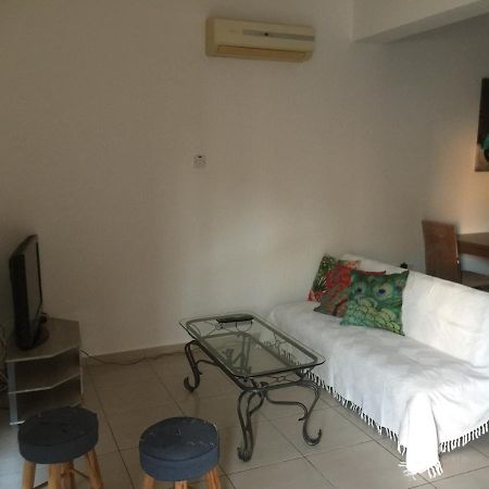 Davi'S Studio Apartment Paphos Exterior photo