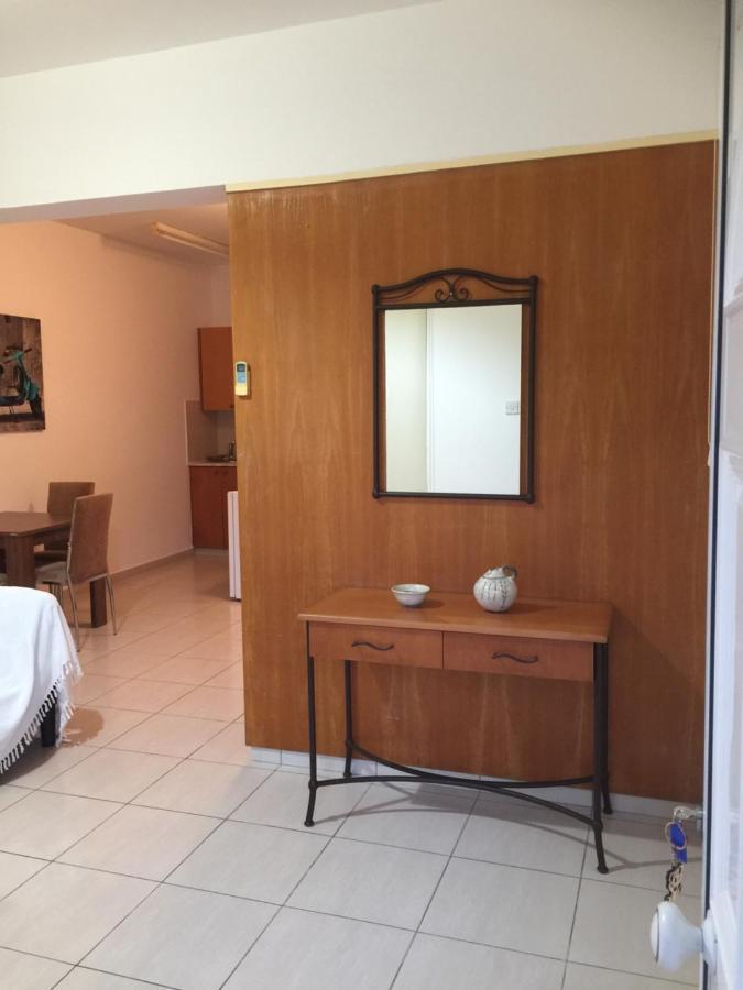 Davi'S Studio Apartment Paphos Exterior photo